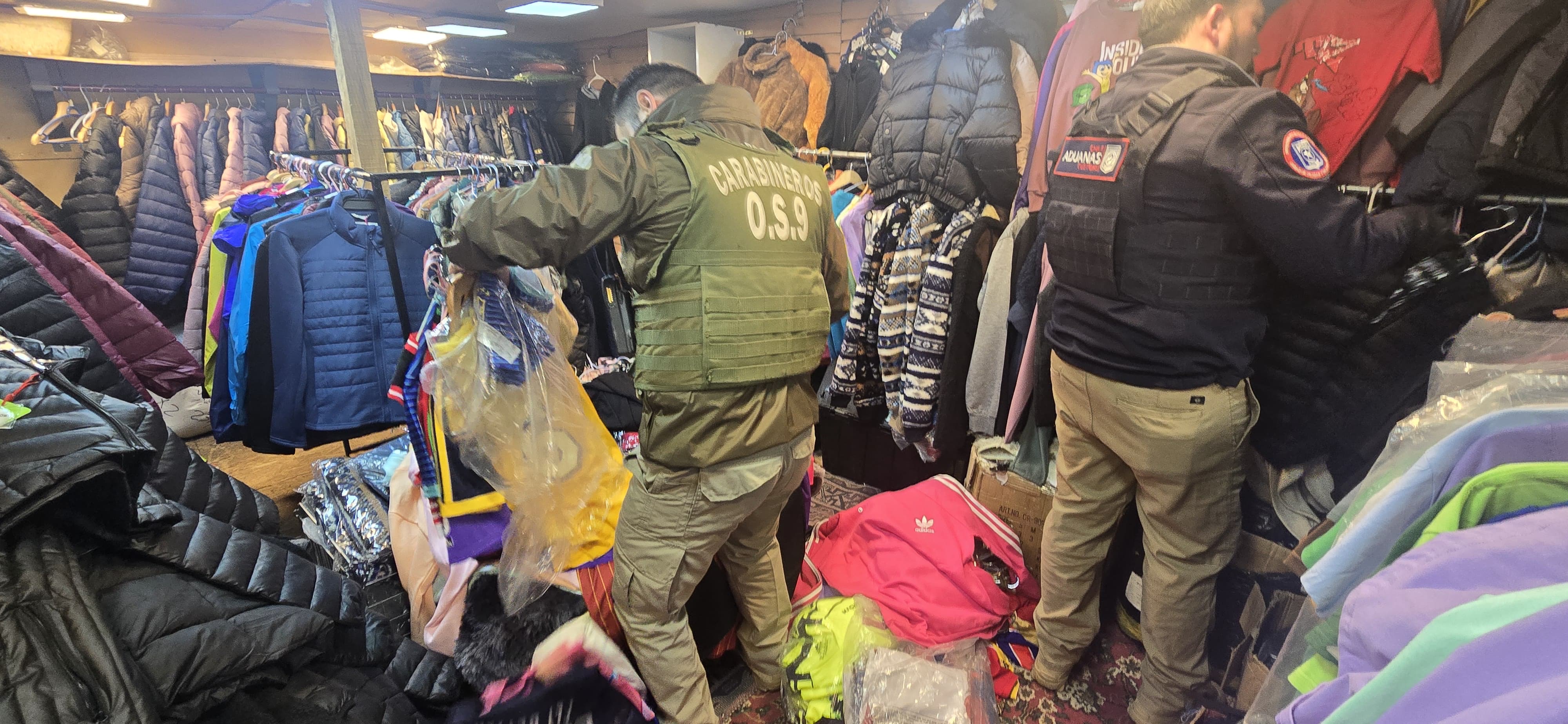 Importante operativo entre Aduanas y Carabineros deja tres detenidos e incautación de más de 2.600 productos falsificados en Puerto Natales