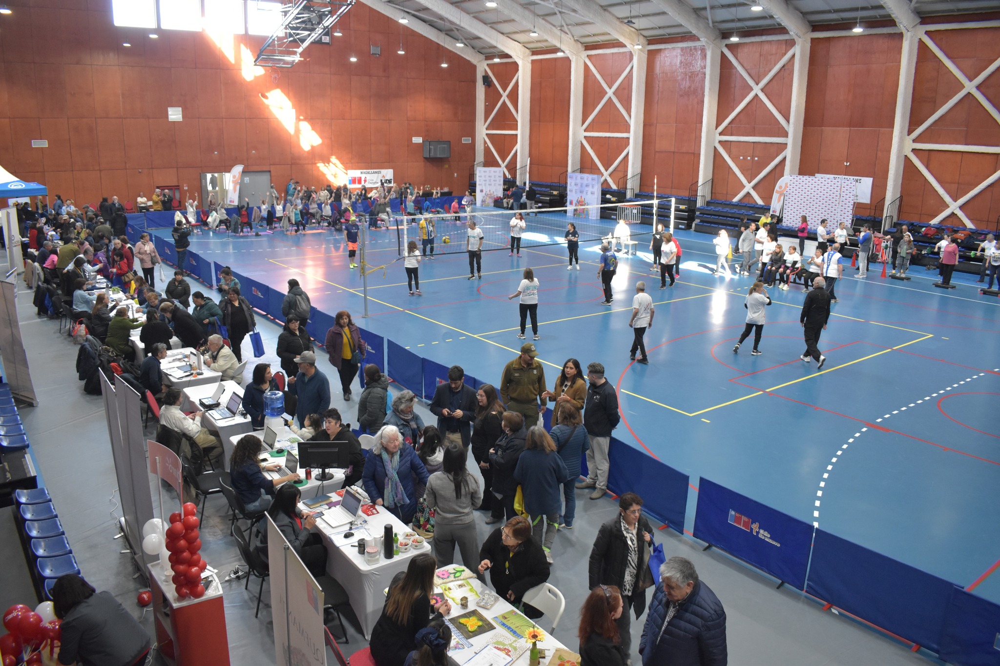 Personas Mayores se toman la cancha: actividad recreativa llena de energía, dignidad y sentido de comunidad en Punta Arenas