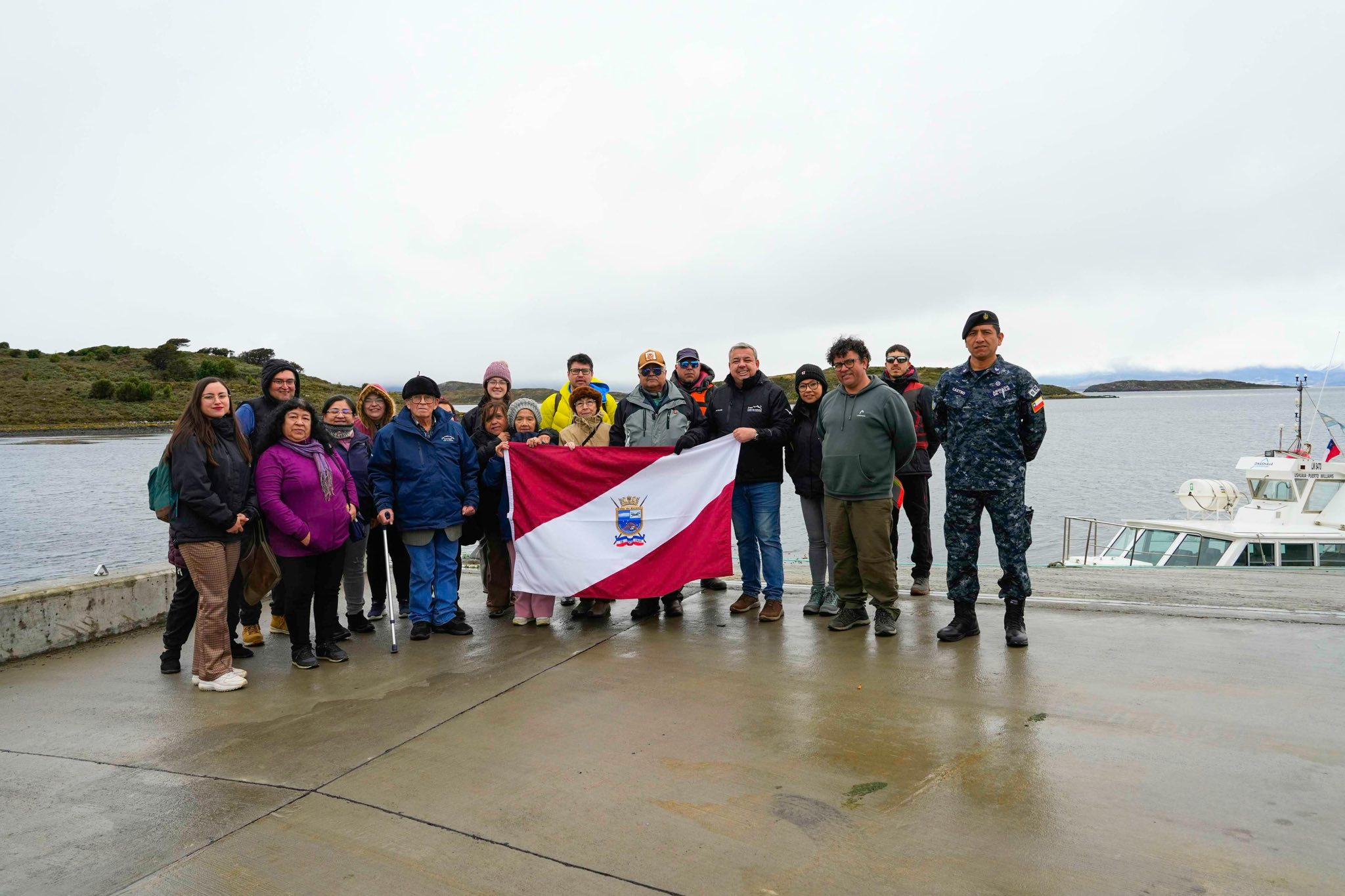 Antiguos pobladores de Cabo de Hornos viajan a Ushuaia para emotivo encuentro con familiares y amigos