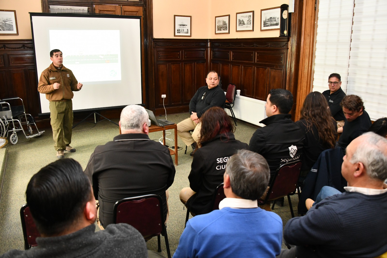Funcionarios de Seguridad Pública Municipal reciben capacitación por parte de la SIAT de Carabineros