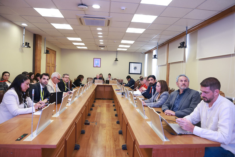 Legislarán para restringir beneficios fiscales a inmigrantes irregulares