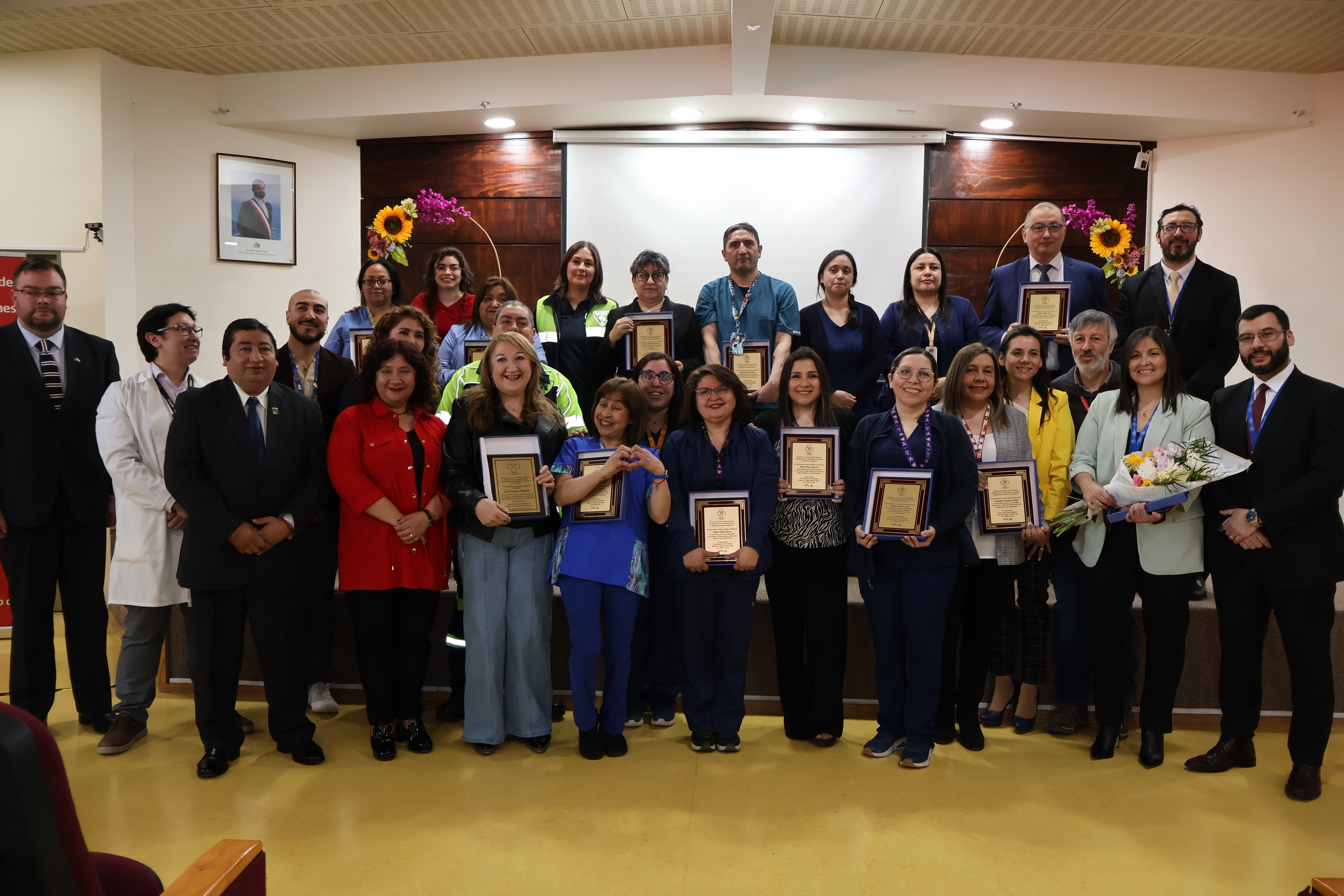 Con reconocimiento a los años de servicio de funcionarios el Hospital Dr. Augusto Essmann Burgos conmemoró el Día Nacional del Hospital