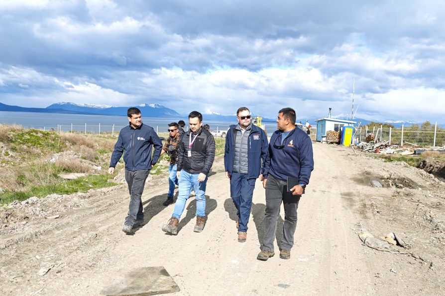 Delegación Presidencial de Ultima Esperanza formaliza recursos para la extinción de incendio en vertedero de Puerto Natales