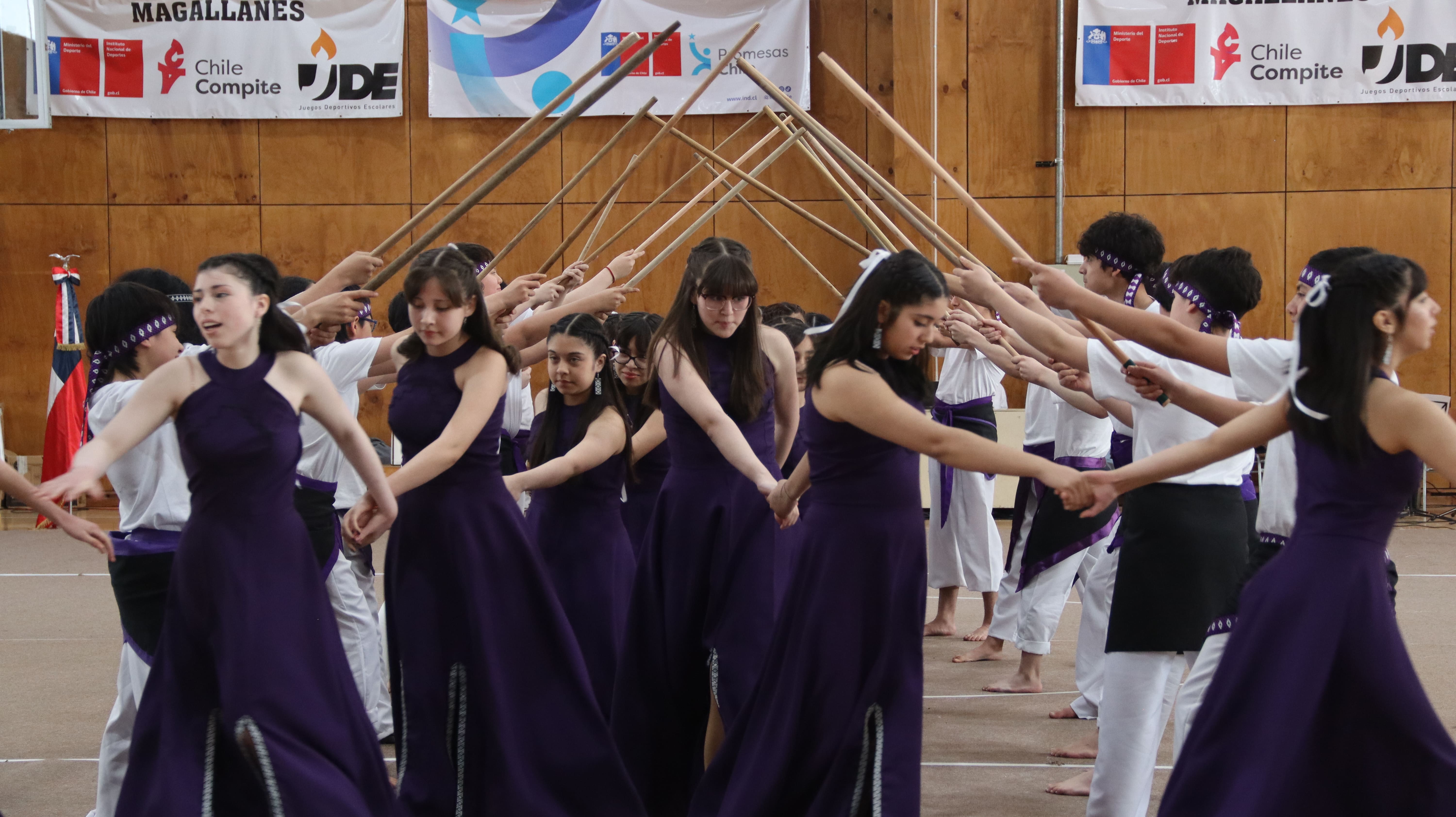 Colegio Pierre Faure celebró su tradicional muestra folclórica en el Gimnasio Fiscal