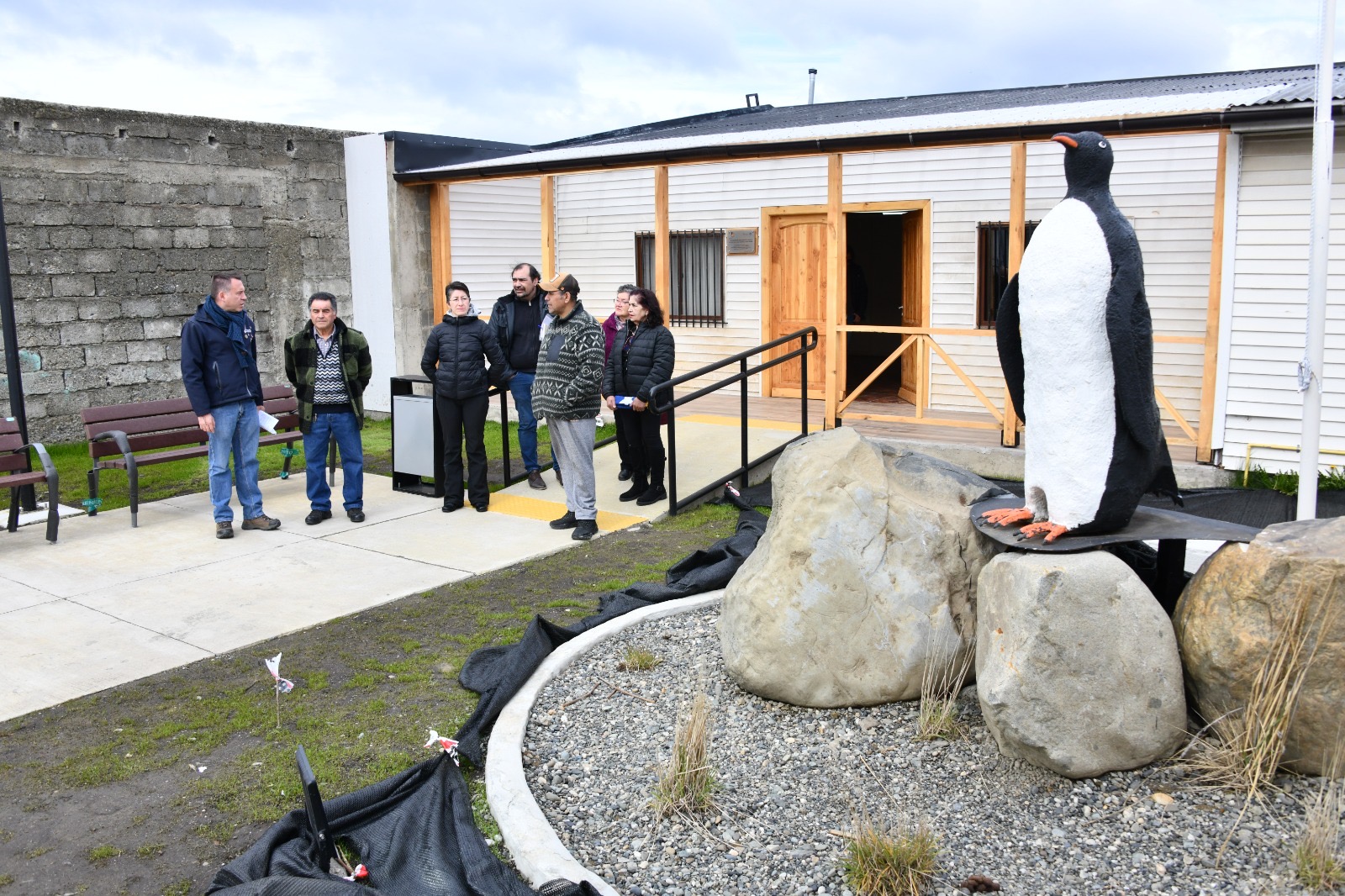 Municipio entrega renovada sede vecinal en sector El Pingüino