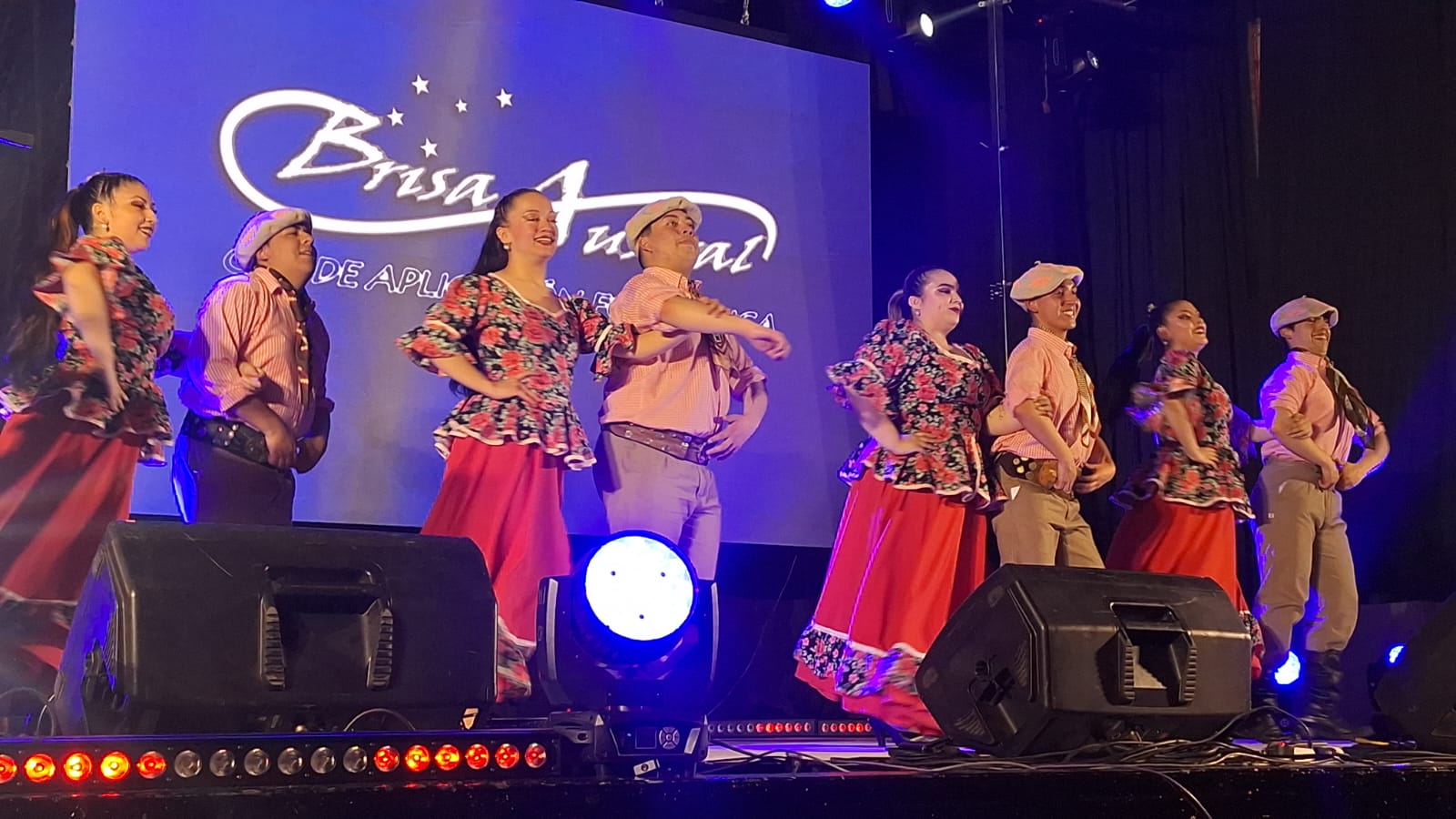 Primavera celebró sus 45 años con emotivos reconocimientos y actividades culturales