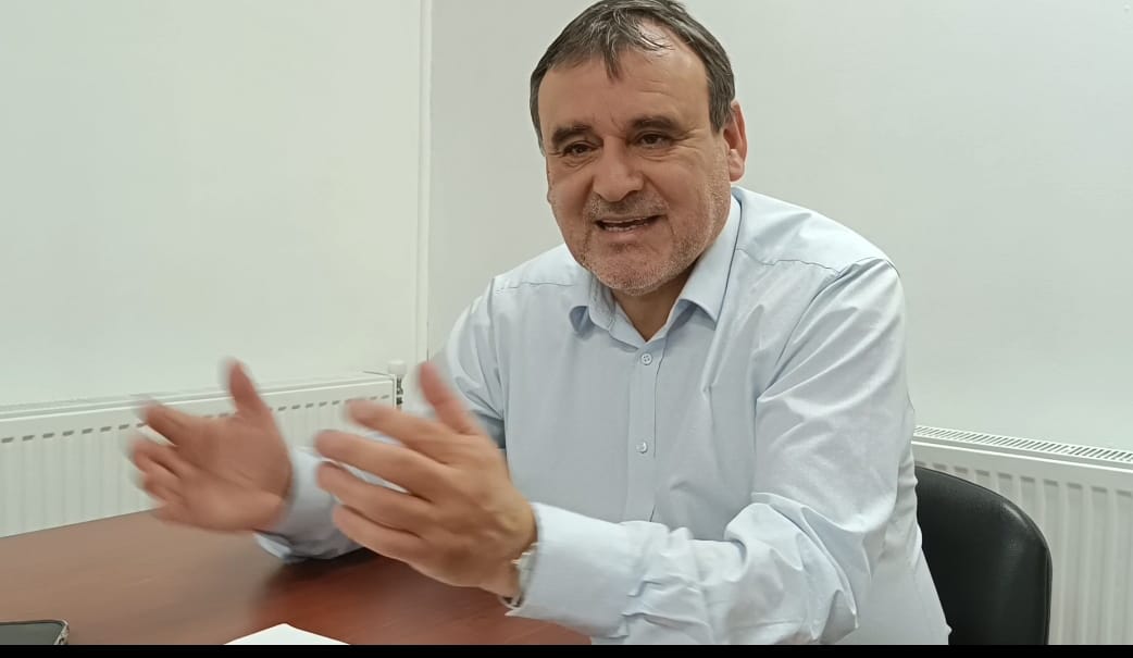 Alcalde de Porvenir responde a acusación por supuesta prevaricación: Proyecto fue heredado de administración anterior