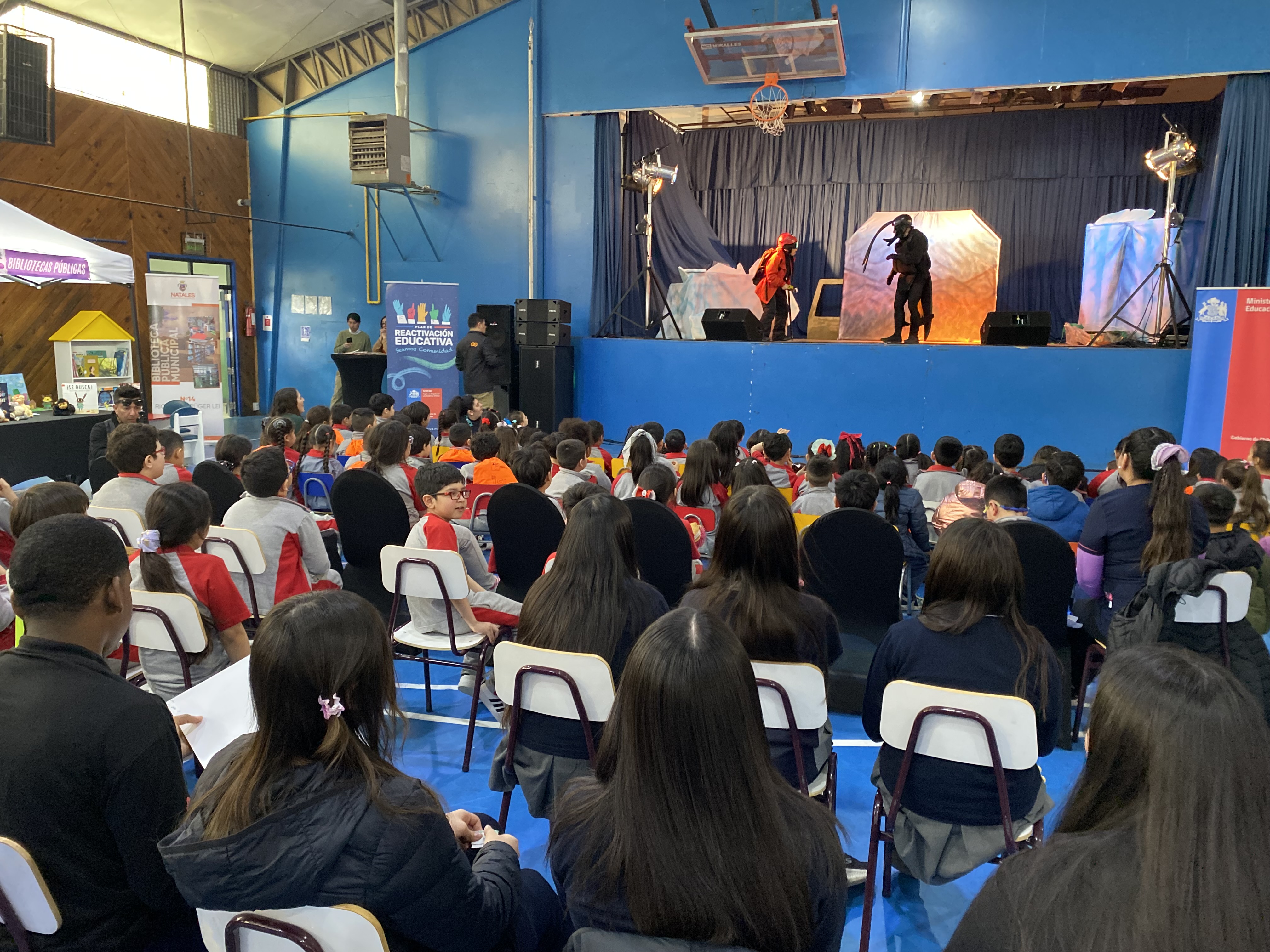 Con gran marco de público se desarrolló Feria Literaria “Vendaval Cultural” en Natales