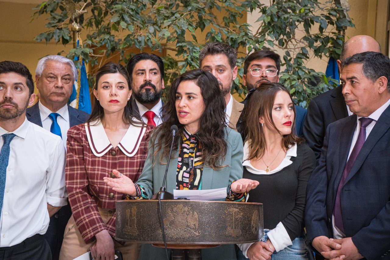 Diputada Javiera Morales presenta acusación constitucional contra juez Ulloa por vínculos con Luis Hermosilla