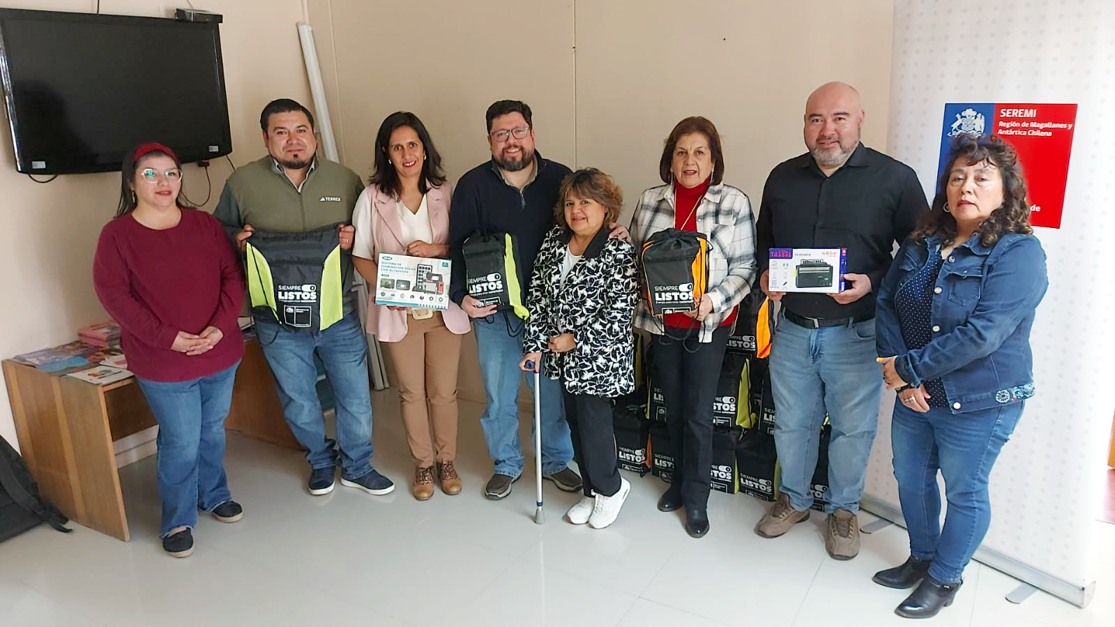 «Siempre Listos»: entrega de kits energéticos de emergencia llega a Porvenir, Primavera y San Gregorio