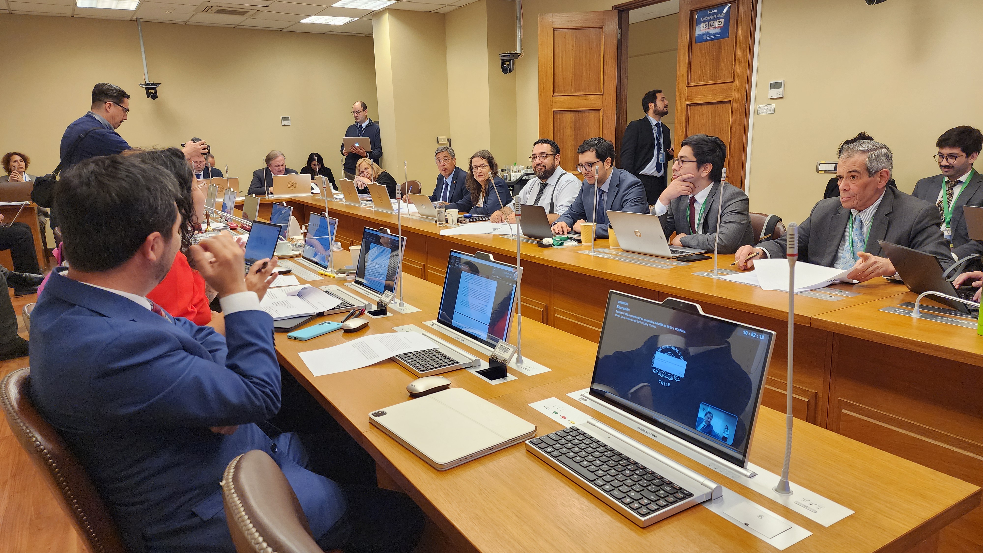 Comisión de Educación de la Cámara aprueba proyecto que fortalece el Sistema de Educación Pública y los SLEP