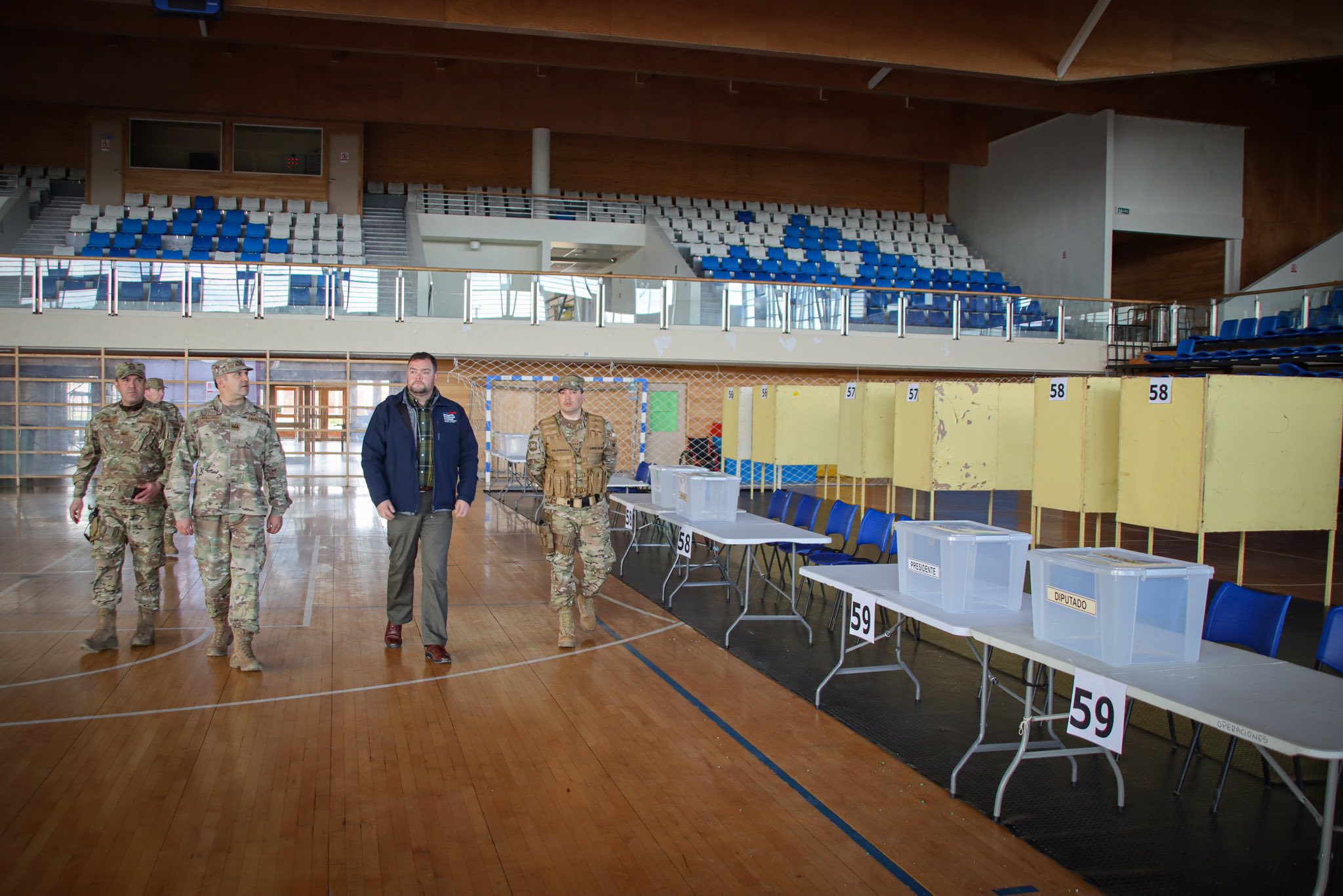 Delegado Presidencial Guillermo Ruiz recorre locales de votación de cara a las Elecciones Presidenciales del 16 de noviembre