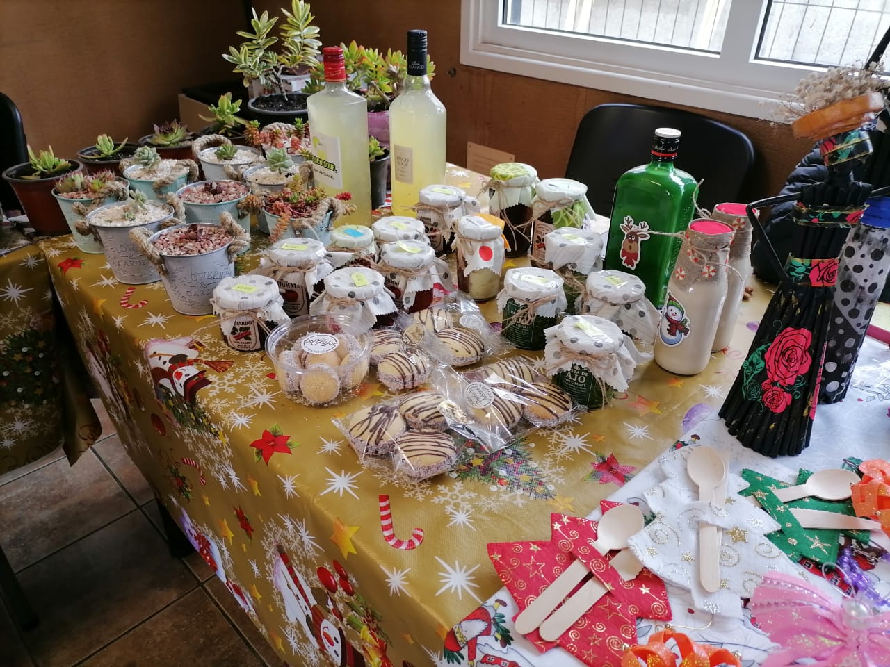 Vecinas y vecinos del sector Sur de Punta Arenas realizaron concurrida feria artesanal