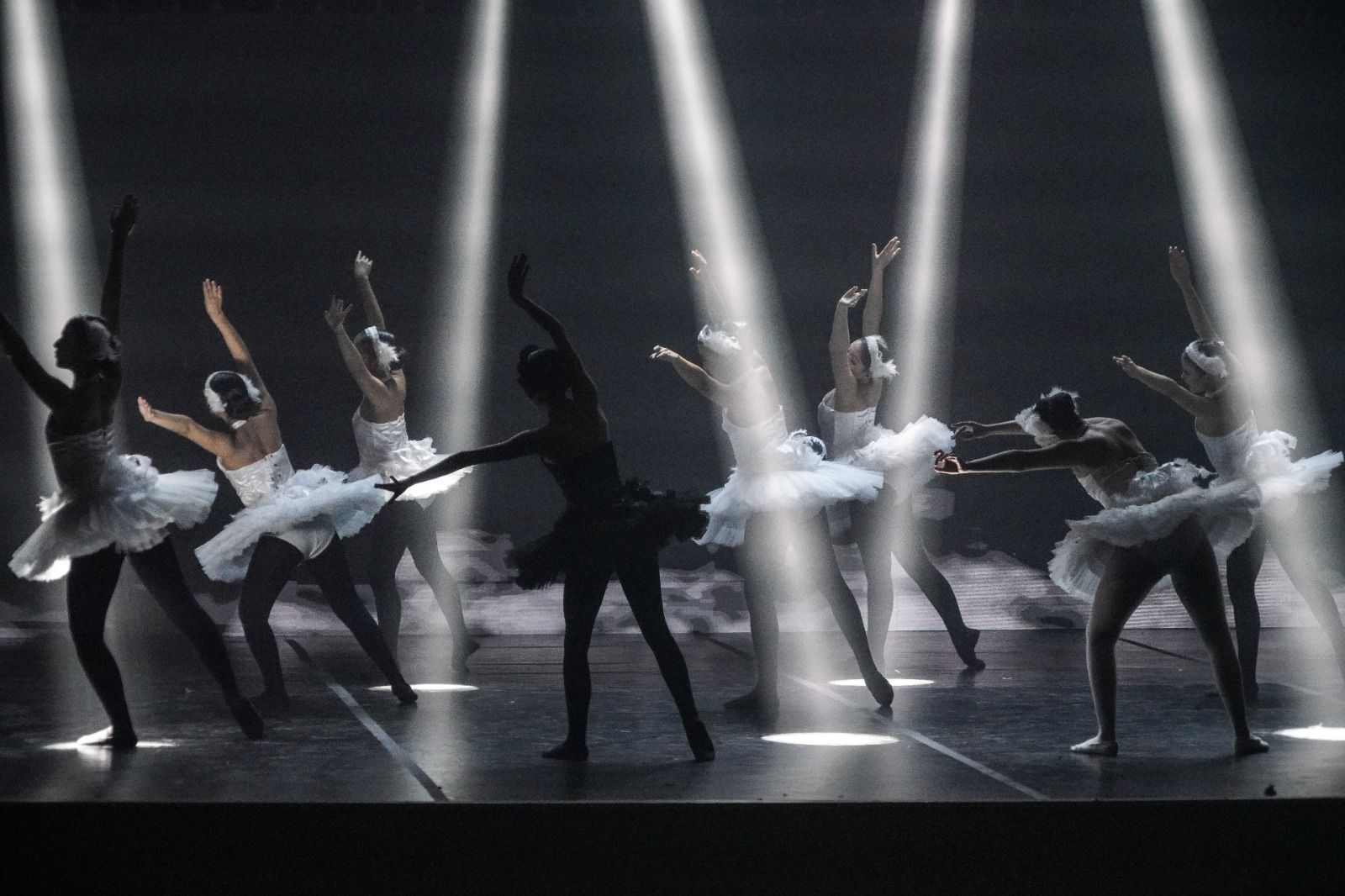 Ballet del Teatro Municipal deslumbra en emotiva gala de fin de año