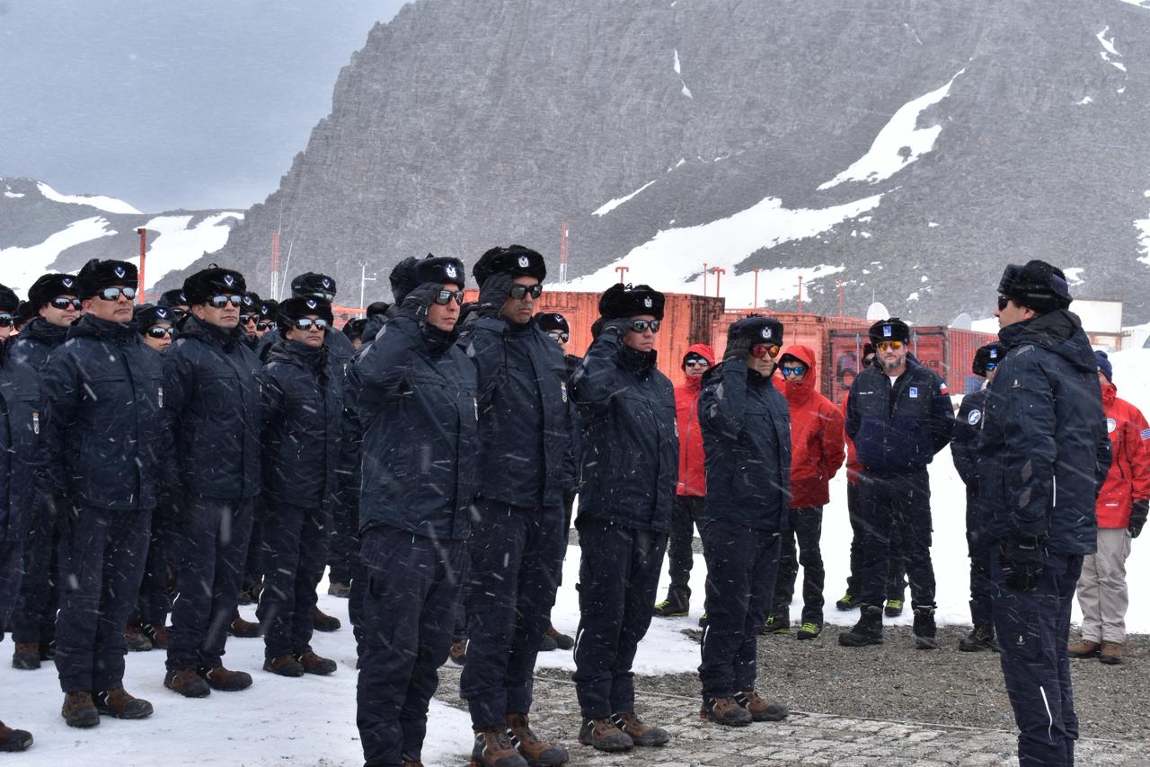 Cambio de Mando en la Base Aérea Antártica Presidente Frei marca inicio de funciones de la Dotación 2025 -2026