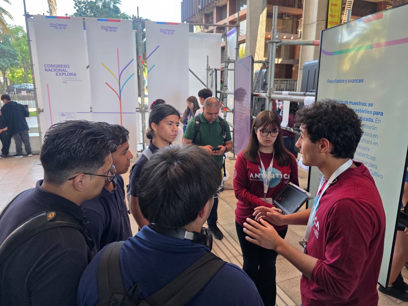 INACH participa como delegación invitada en el Congreso Nacional Explora 2025 junto a estudiantes de Magallanes