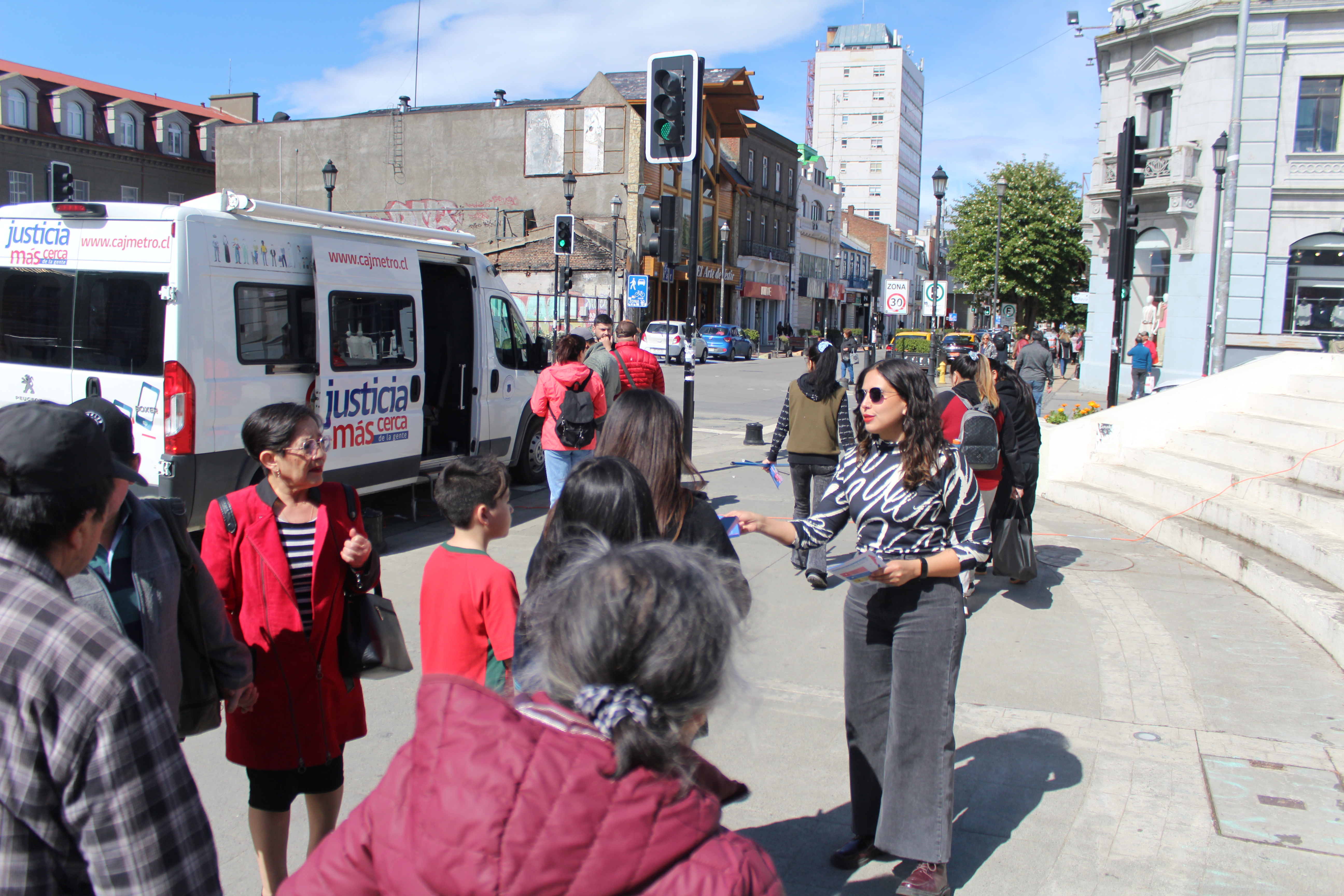 En céntrico operativo de atenciones difunden alcances de nuevo Servicio de Acceso a la Justicia
