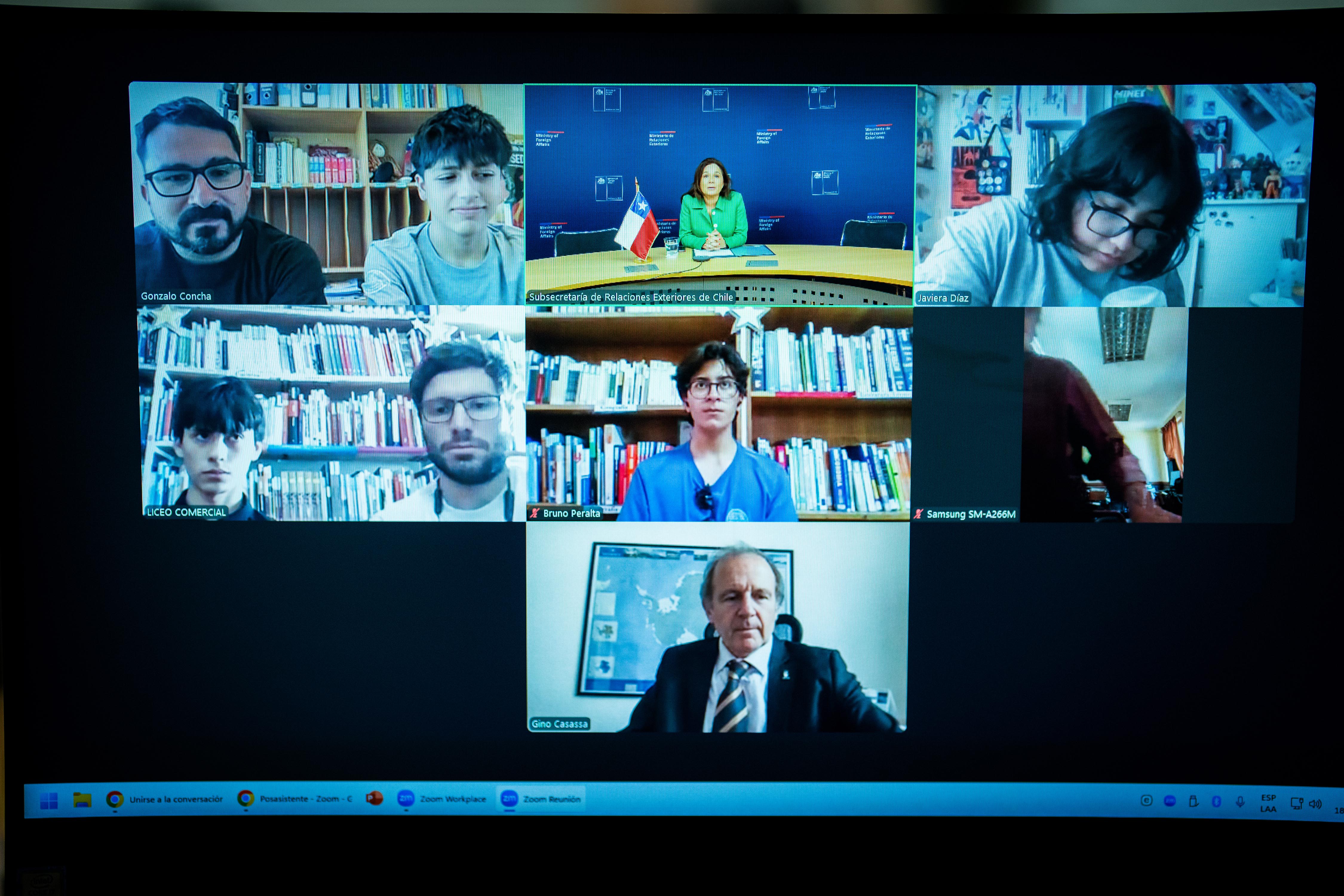 Subsecretaria de Relaciones Exteriores se reúne con los equipos ganadores de la Feria Antártica Escolar 2025