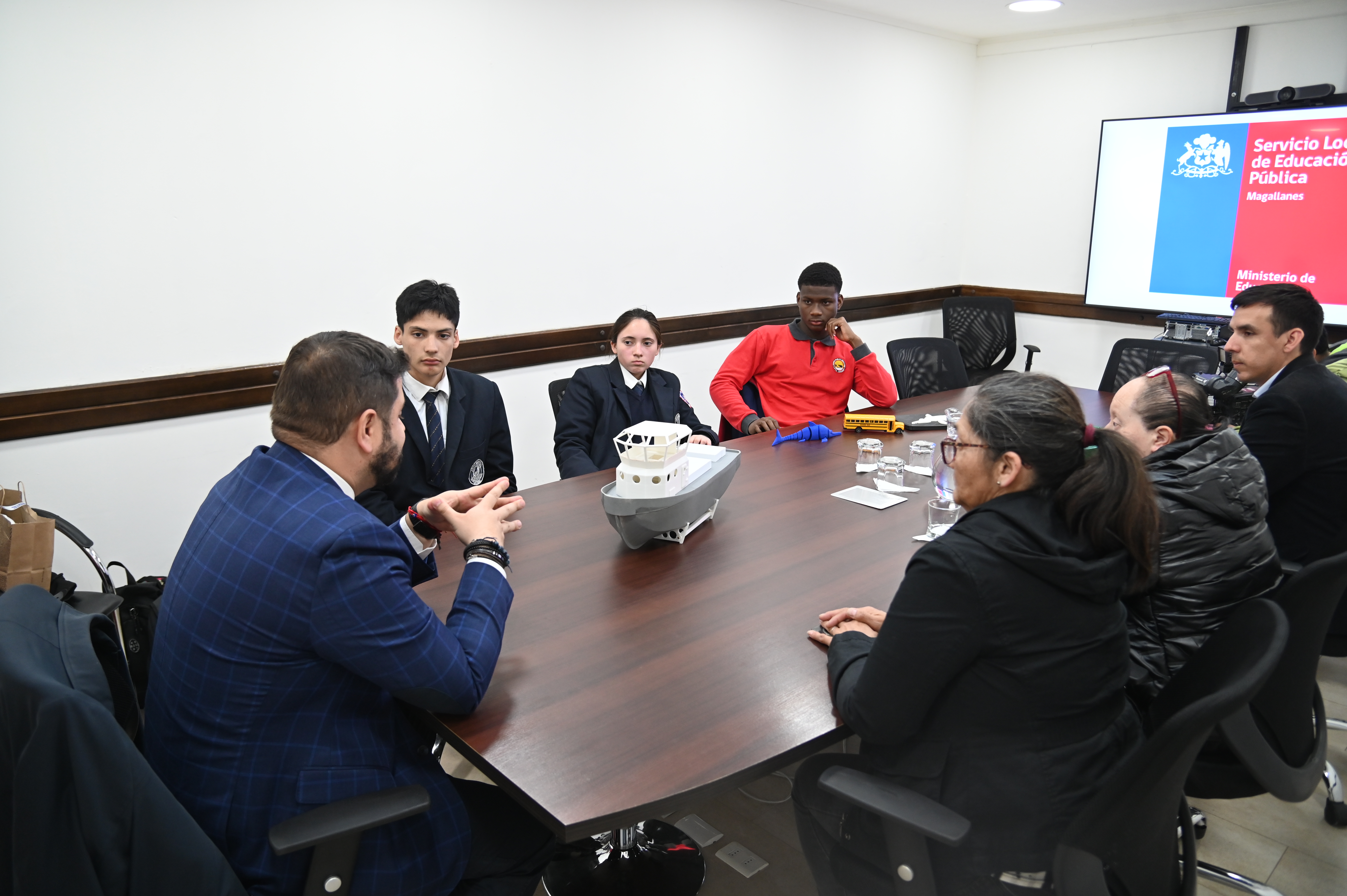 Estudiantes de la educación pública competirán en Brasil con proyecto de hidrógeno verde y de paleontología