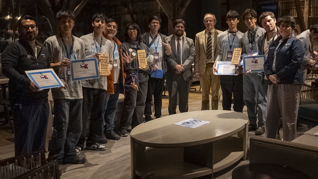 Estudiantes y docentes de Los Andes, Talca y Concepción cumplirán su sueño de viajar a la Antártica