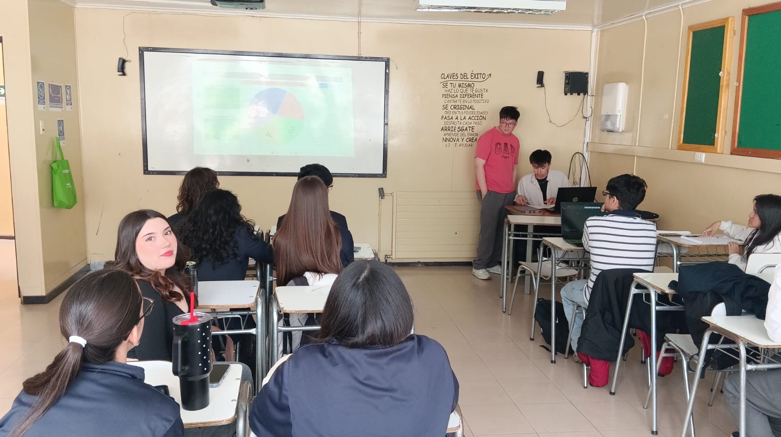 Torneo de Discursos Públicos organizado por estudiantes secundarios.