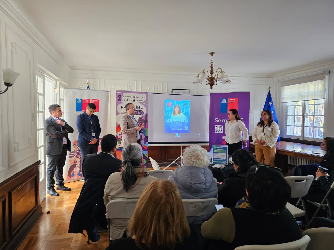 SernamEG Magallanes y BancoEstado Microempresas invitan a postular al premio Mujer Emprendedora Magallánica 2025