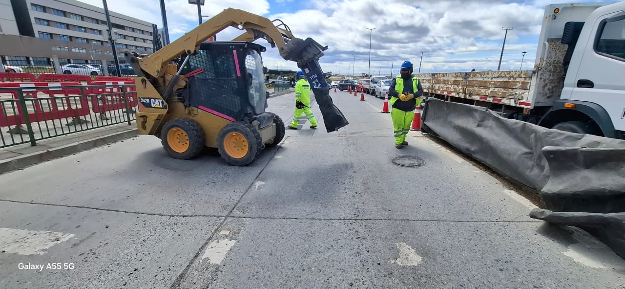 Aguas Magallanes informa cierre temporal de calzada en Avenida Frei | Obras de colector beneficiarán a más de 3.700 personas