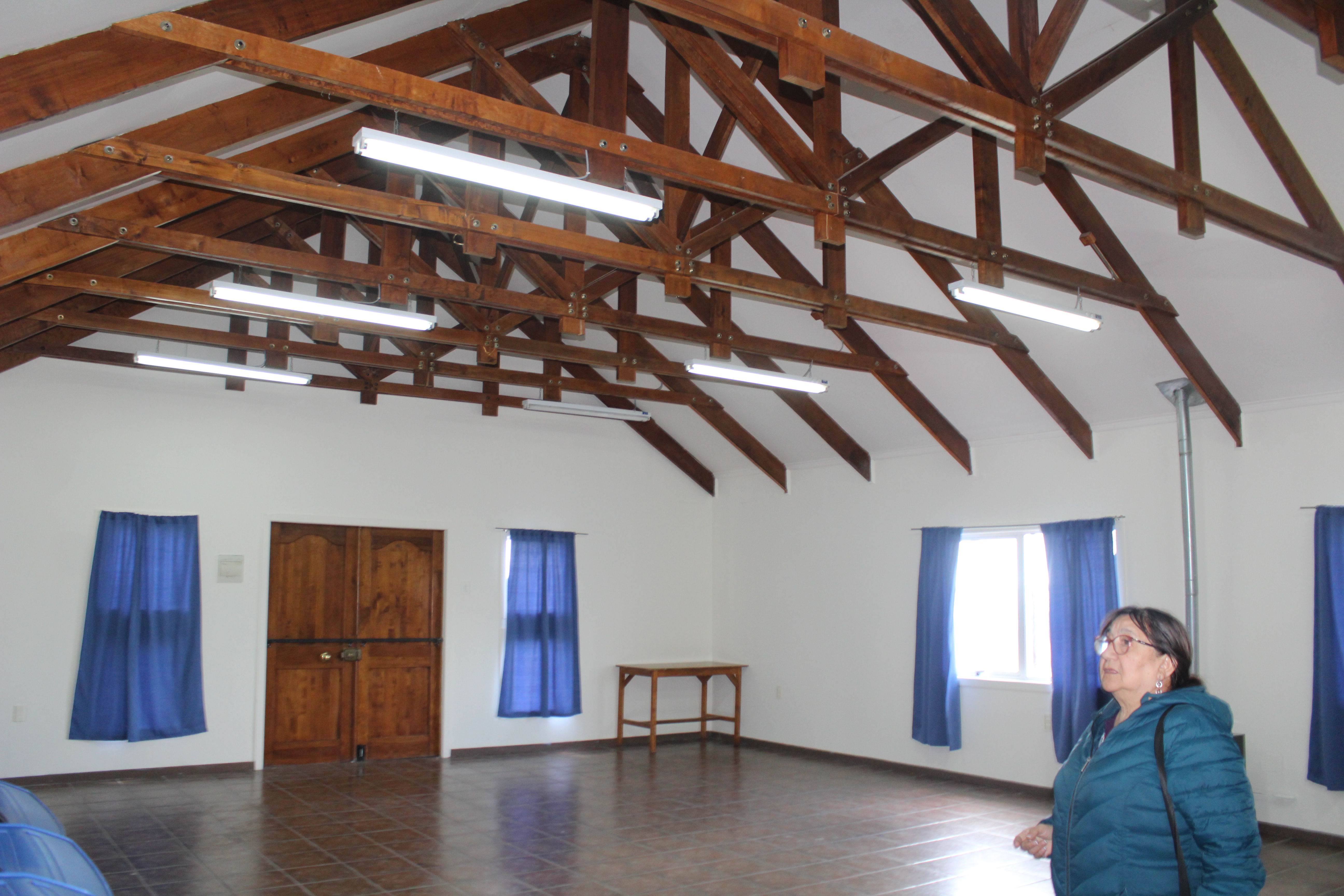 Personas que cumplen penas en libertad aportan trabajos de hermoseamiento en Junta de Vecinos «Goleta Ancud» del Barrio Archipiélago de Chiloé de Punta Arenas