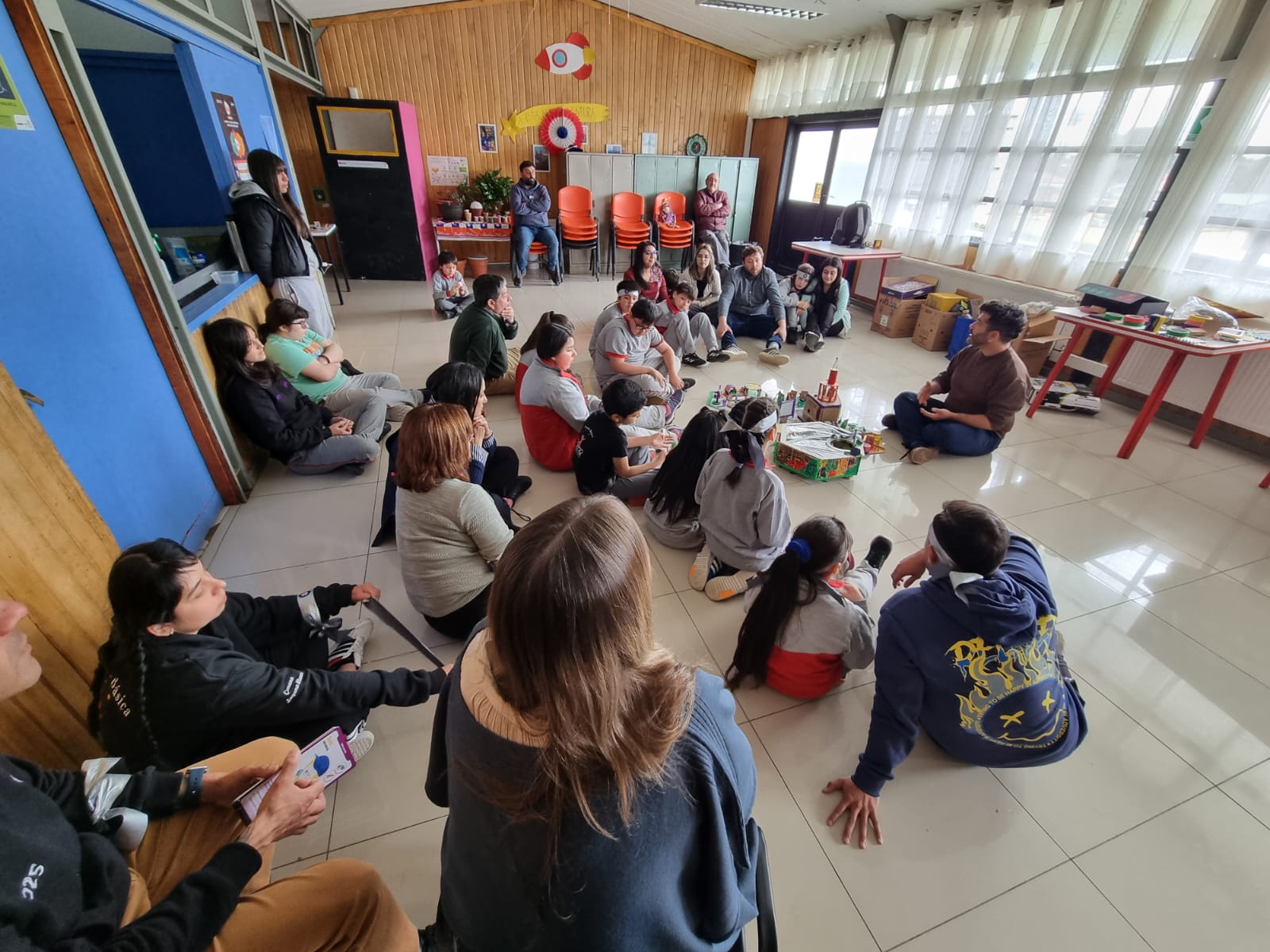 Escuela Diego Portales de Villa Tehuelches se convierte en la única de la región en implementar el programa educativo “Universo HEXA”