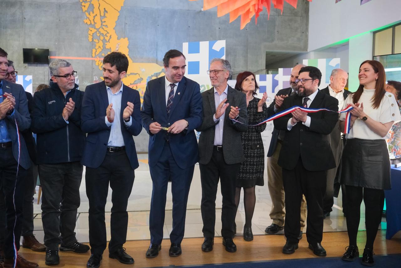 Biministro de Economía y Energía Alvaro García refuerza liderazgo nacional en hidrógeno verde con visita a Magallanes