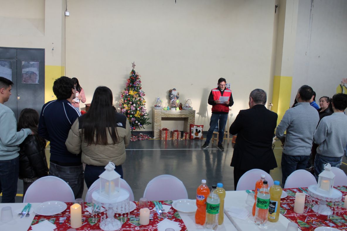 Jóvenes en reinserción en Punta Arenas celebran Navidad junto a sus familias
