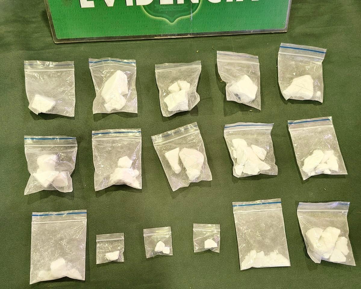 Carabineros detiene a joven de 23 años con cocaína, marihuana y más de $2,9 millones durante fiscalización en el centro de Punta Arenas
