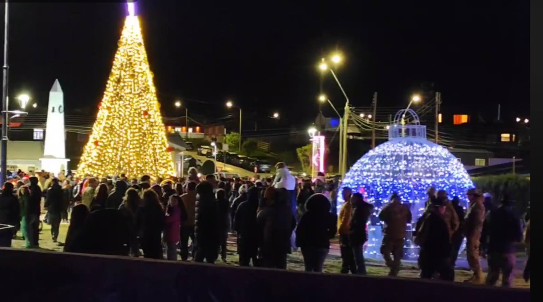 Porvenir inicia la Navidad con iluminación del Arbol y el Paseo de las Luces