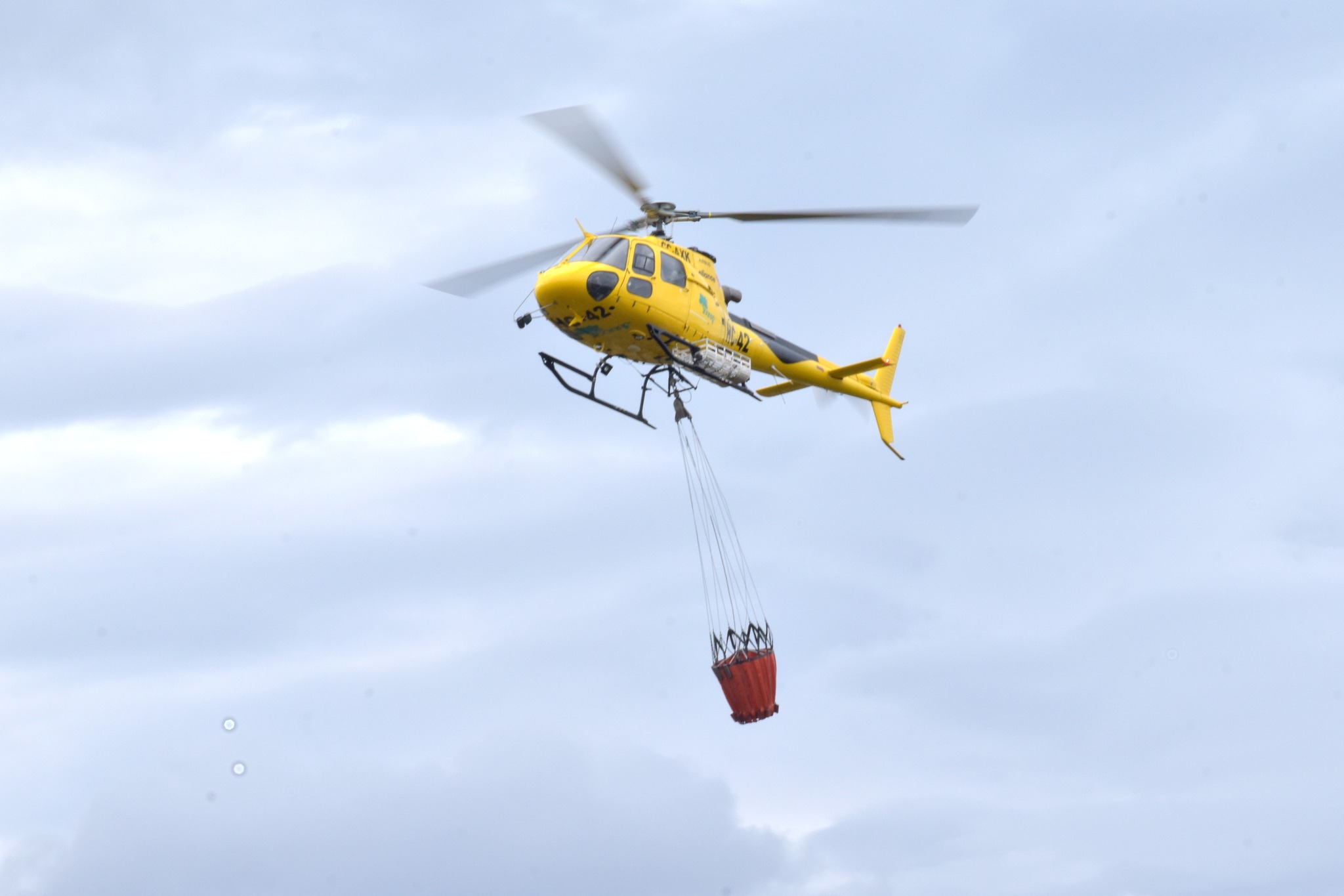 Nuevo y moderno helicóptero se incorpora a la dotación de CONAF para el combate de incendios forestales en Magallanes