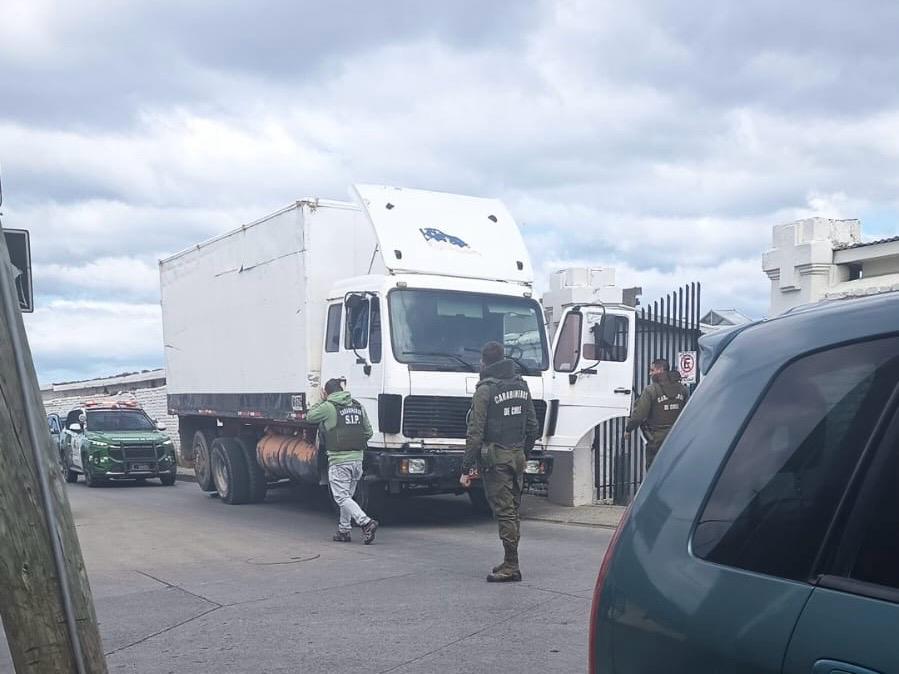 Peligrosa persecución policial en Punta Arenas terminó con conductor detenido tras chocar varios vehículos