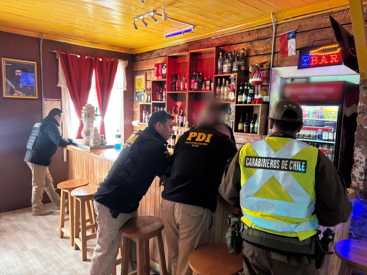 Detectan a seis extranjeros infractores y detienen a un hombre en fiscalización interinstitucional en el centro de Punta Arenas