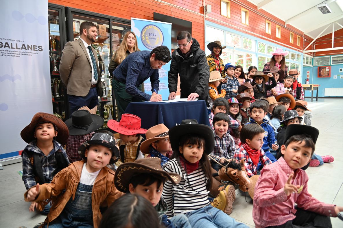 Invierten $37 millones en nuevas calderas para la Escuela Elba Ojeda Gómez de Punta Arenas