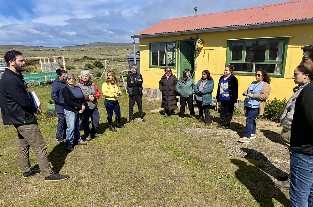 Curso de riego tecnificado refuerza eficiencia hídrica en la agricultura familiar de Magallanes | Durante 5 días agricultores de Punta Arenas participaron en curso de riego