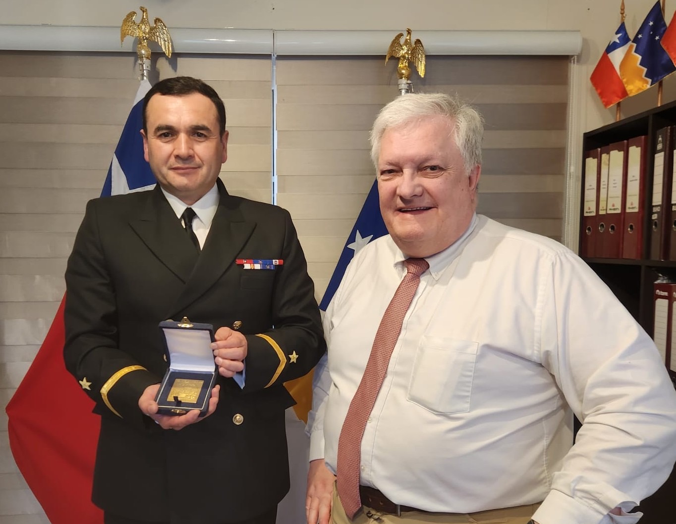 Farero más antiguo en servicio activo de la Armada de Chile recibió reconocimiento del Senado de la República