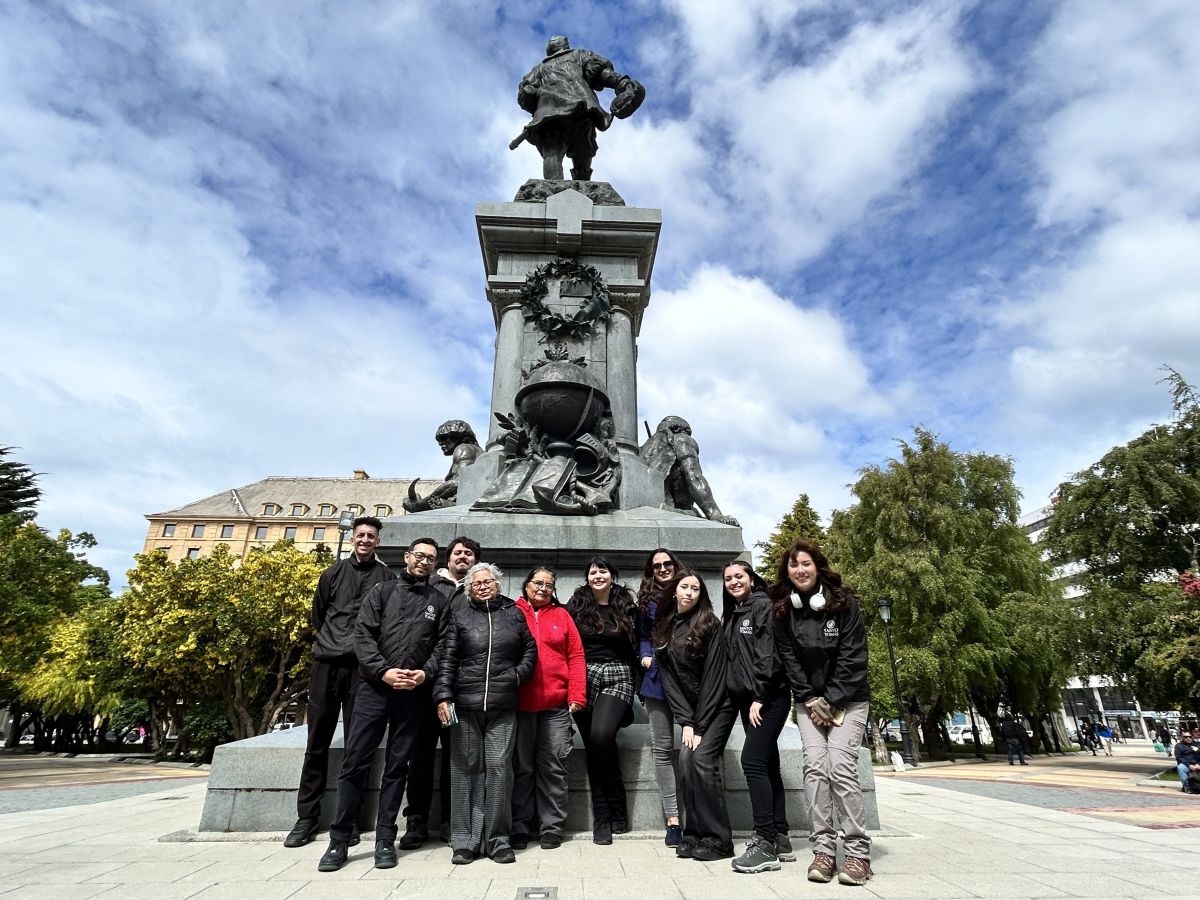 Personas mayores participaron del ‘City Tour Rutas Magallánicas’ guiados por estudiantes de Santo Tomás