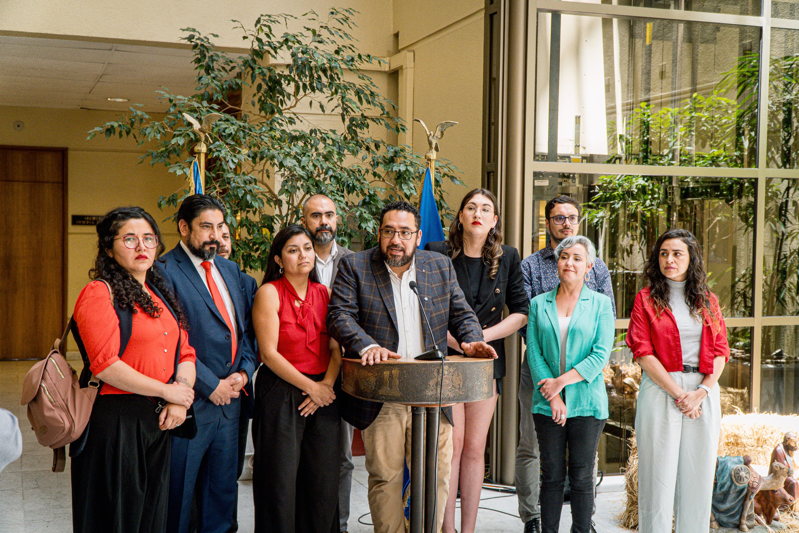 Proyecto de la diputada Javiera Morales que regula el uso de pantallas en las salas de clases se transforma en ley
