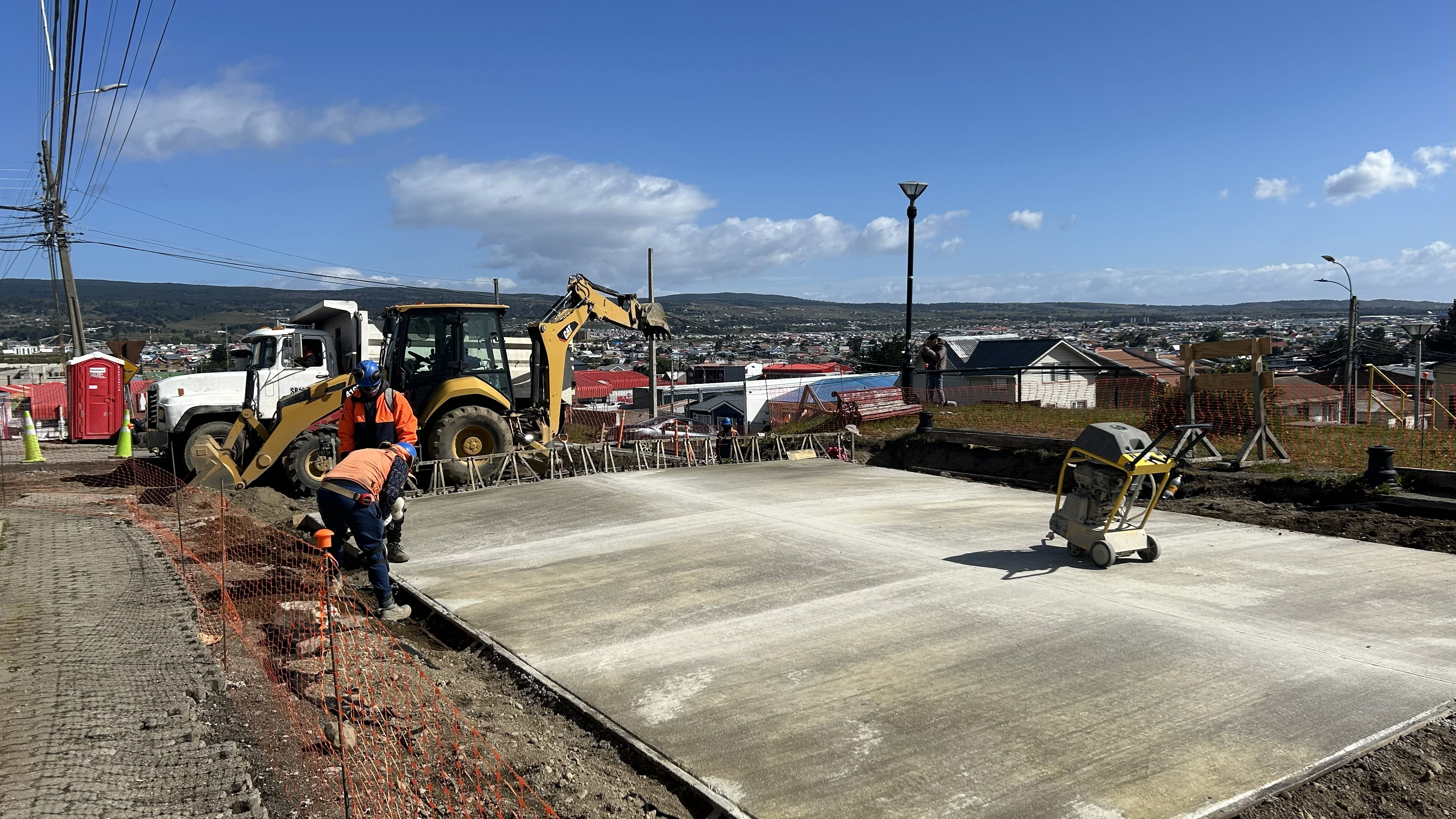 Avanzan las obras de pavimentaciónen el Mirador del Cerro de la Cruz