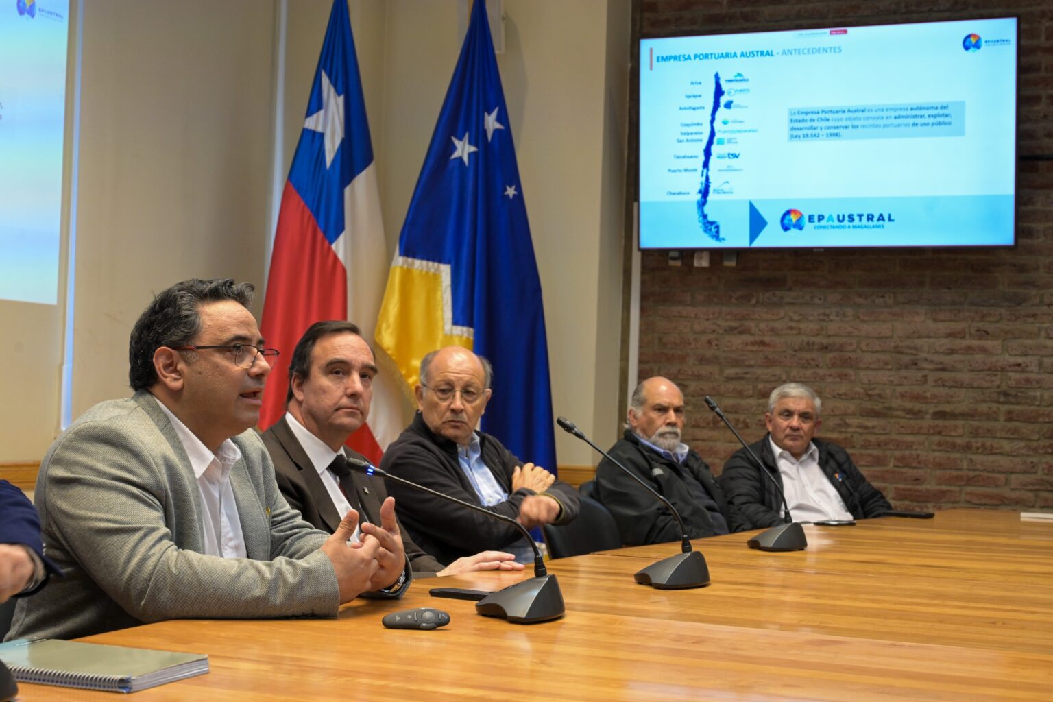 Gobierno Regional y ERPAUSTRAL revisan proyectos portuarios claves para el desarrollo de Magallanes