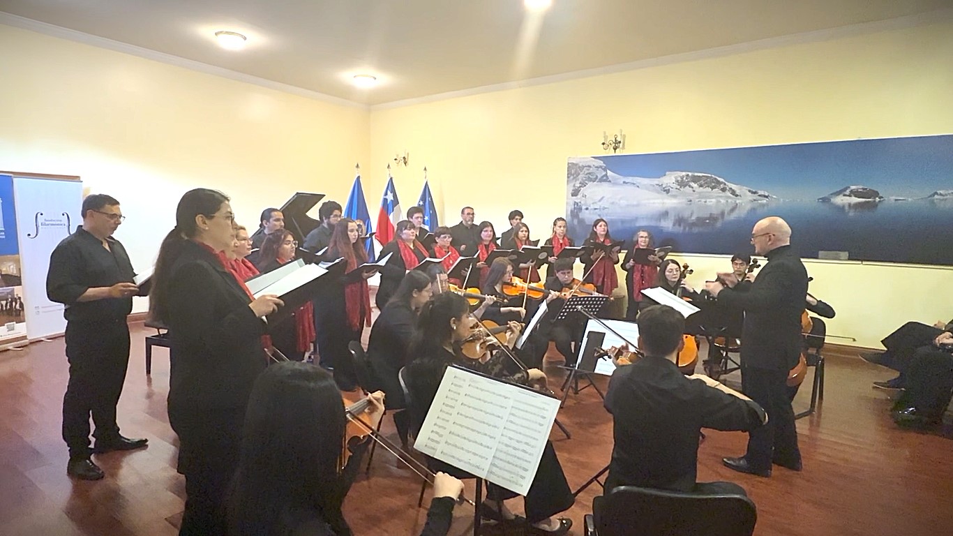 Aplaudida Gala Musical 2025 efectuó el Coro de la Universidad de Magallanes