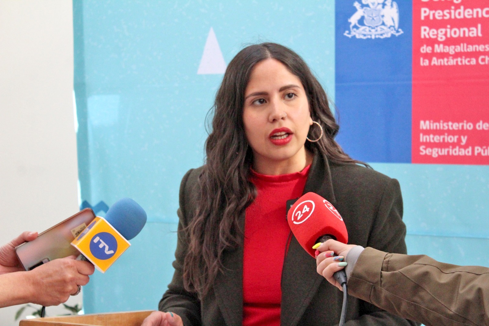 SEREMI de Justicia y DDHH Michelle Peutat condena vandalización de mural por Francisco Bettancourt en la UMAG