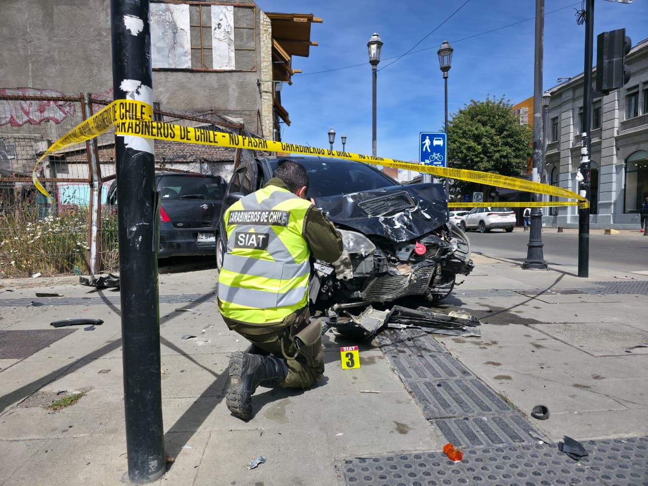 Conductor en estado de ebriedad y bajo efectos de drogas provoca grave accidente en pleno centro de Punta Arenas