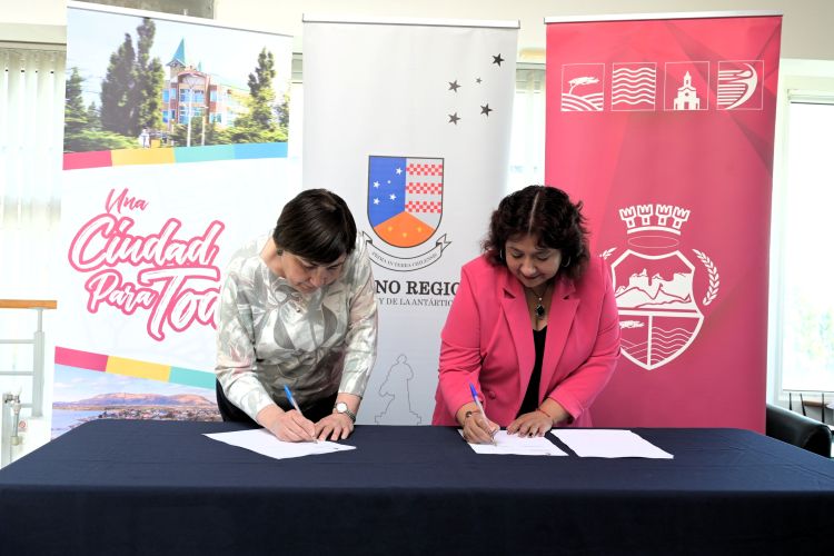 Una nueva luz para Puerto Natales: Gobierno Regional y municipalidad firman convenio para recambio de más de tres mil luminarias
