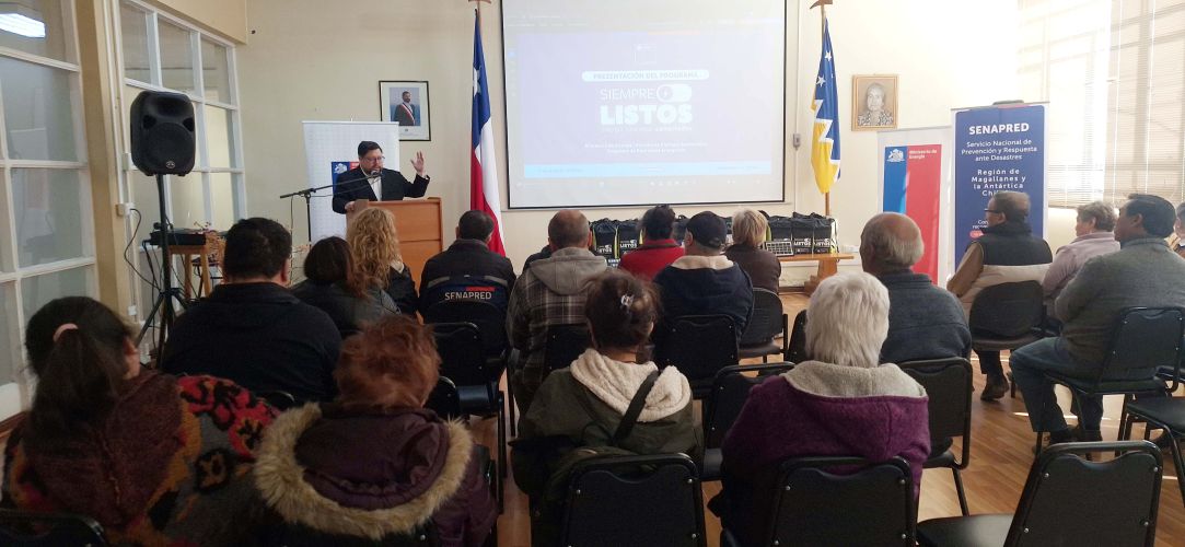 Reforzando la cultura preventiva: vecinos de Punta Arenas reciben kits de emergencia energética “Siempre Listos”