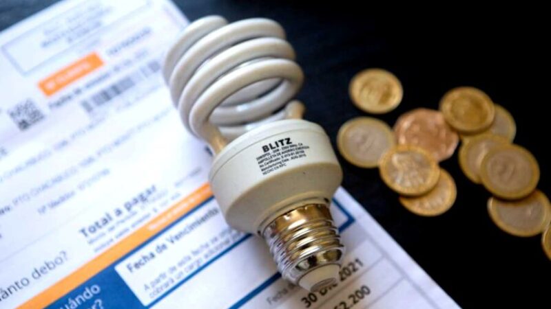 Con nuevo Decreto tarifario, Gobierno corrige a la baja los cobros excesivos en cuentas de la luz