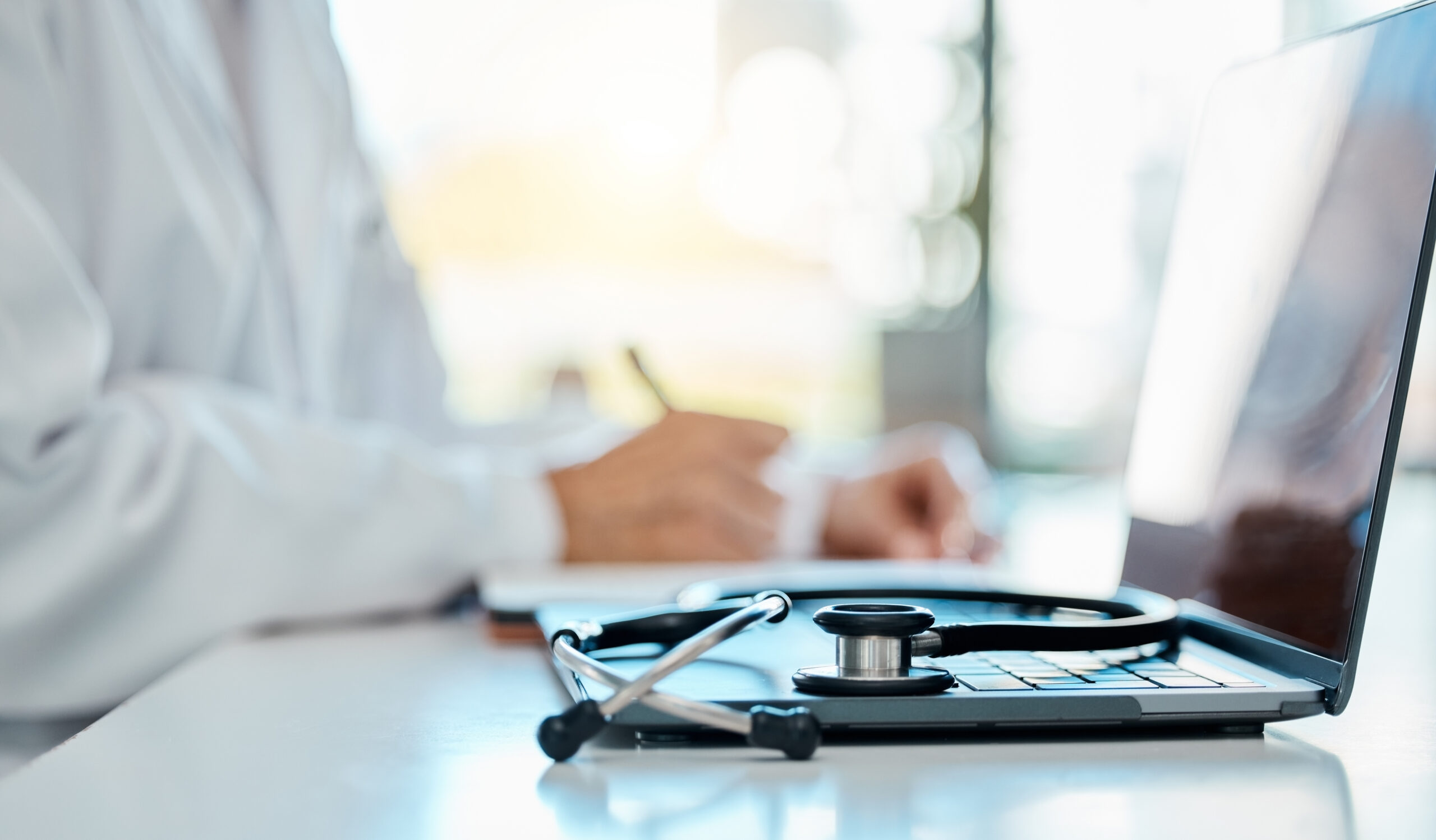 Guía para profesionales de la salud: ¿Cómo mantenerse despierto en turnos nocturnos?